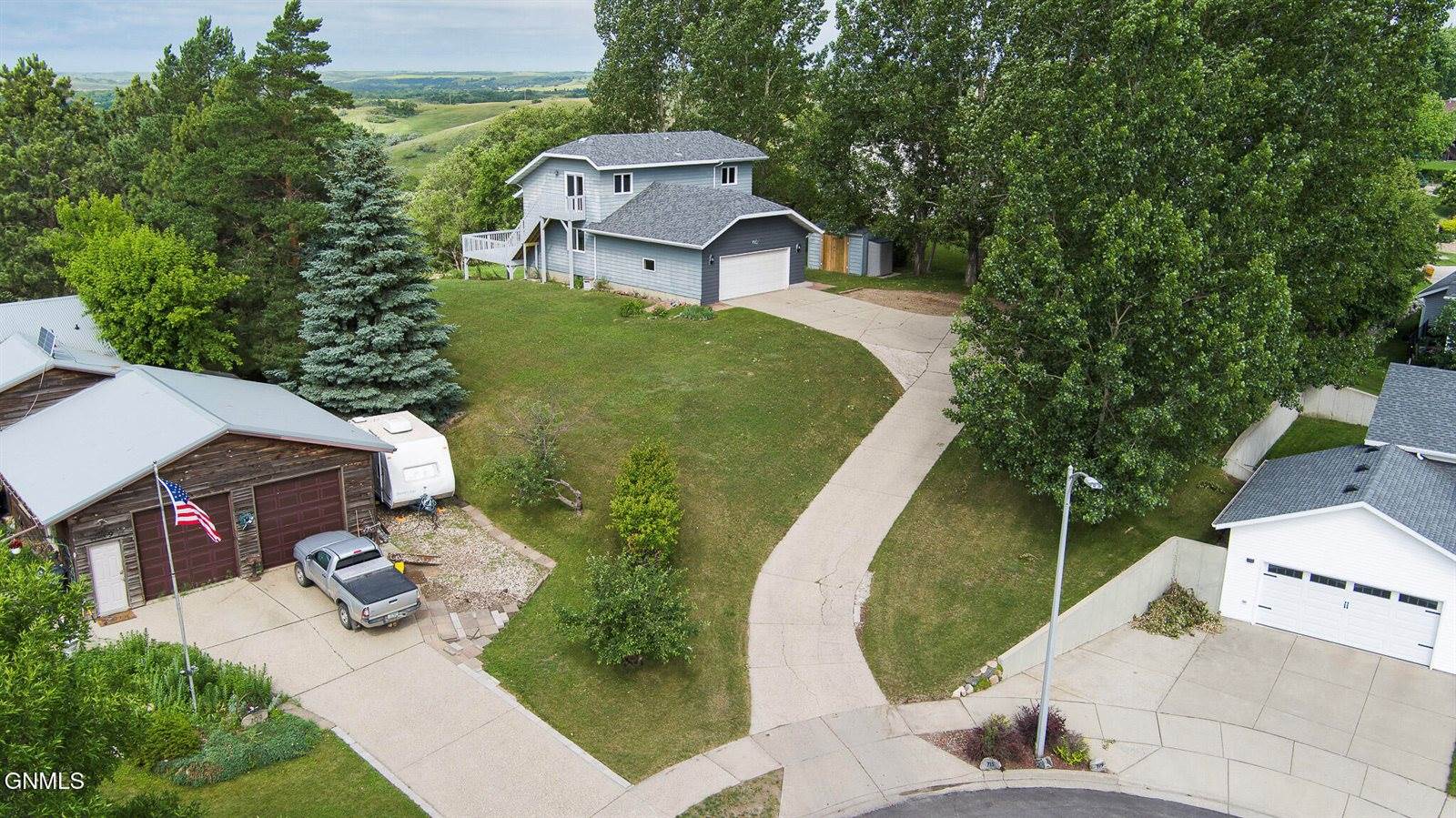 715 Paulsen Drive NW, Mandan, ND 58554