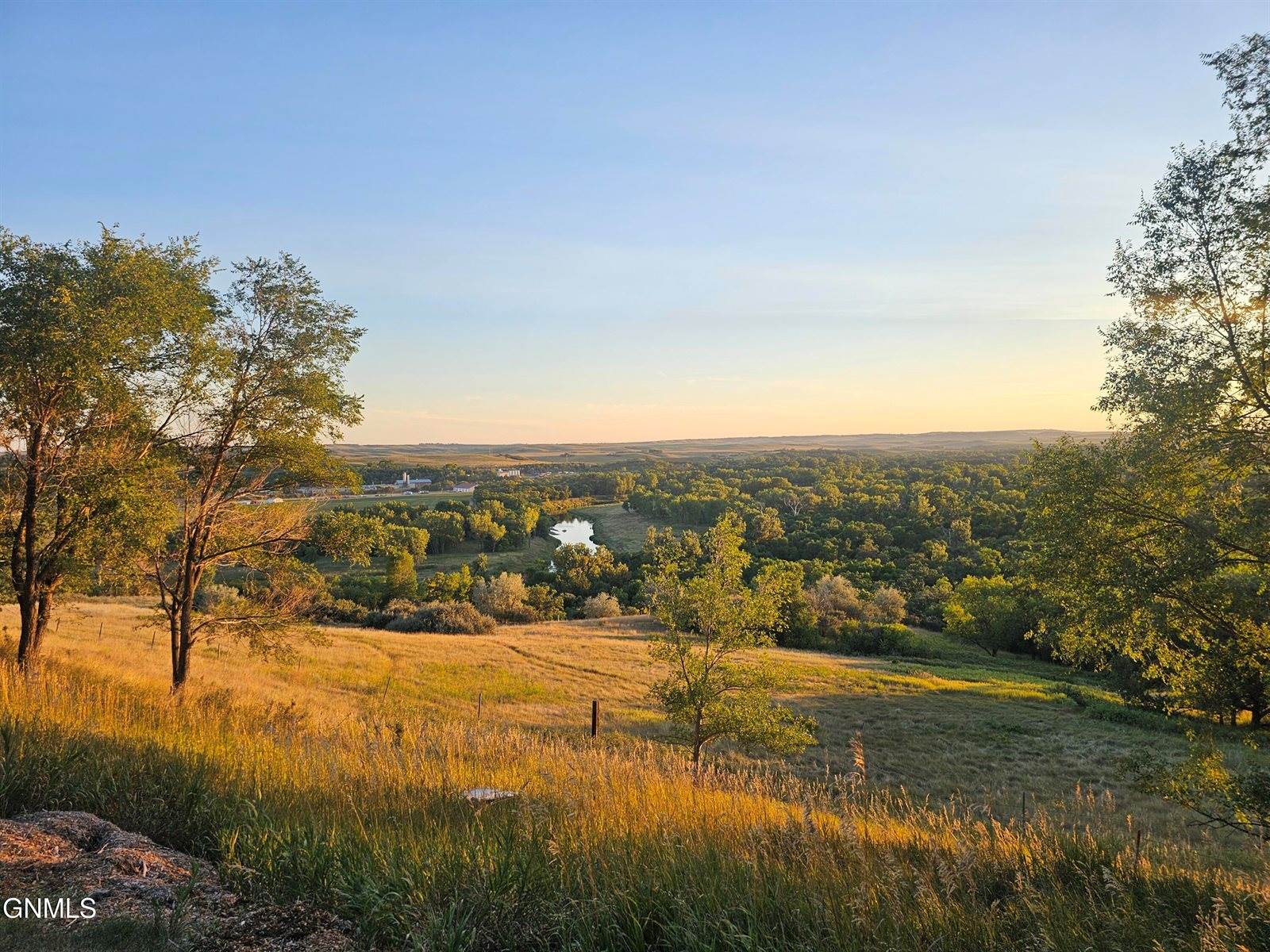 715 Paulsen Drive NW, Mandan, ND 58554