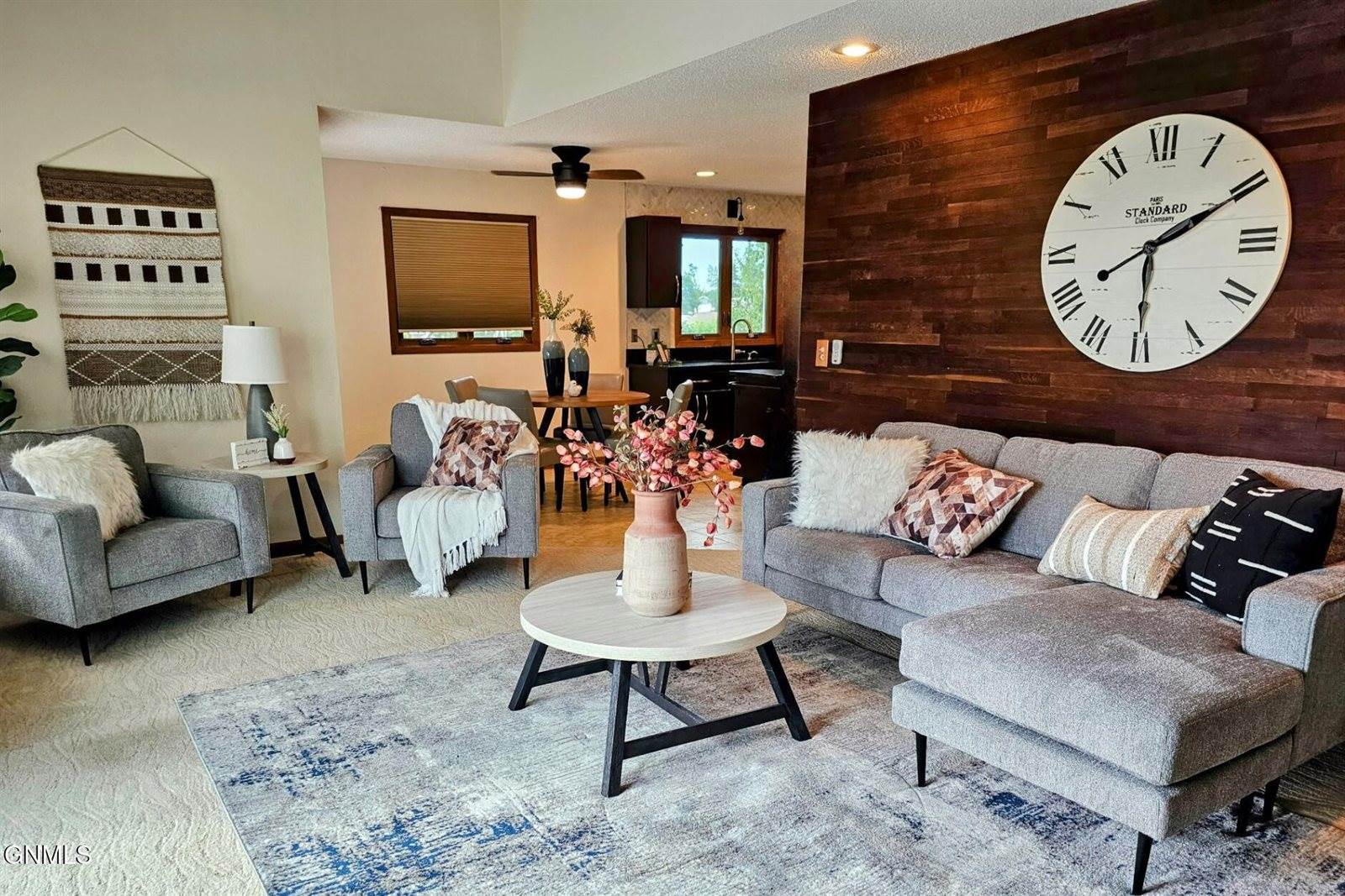 715 Paulsen Drive NW, Mandan, ND 58554