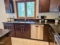 715 Paulsen Drive NW, Mandan, ND 58554