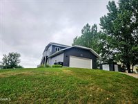 715 Paulsen Drive NW, Mandan, ND 58554