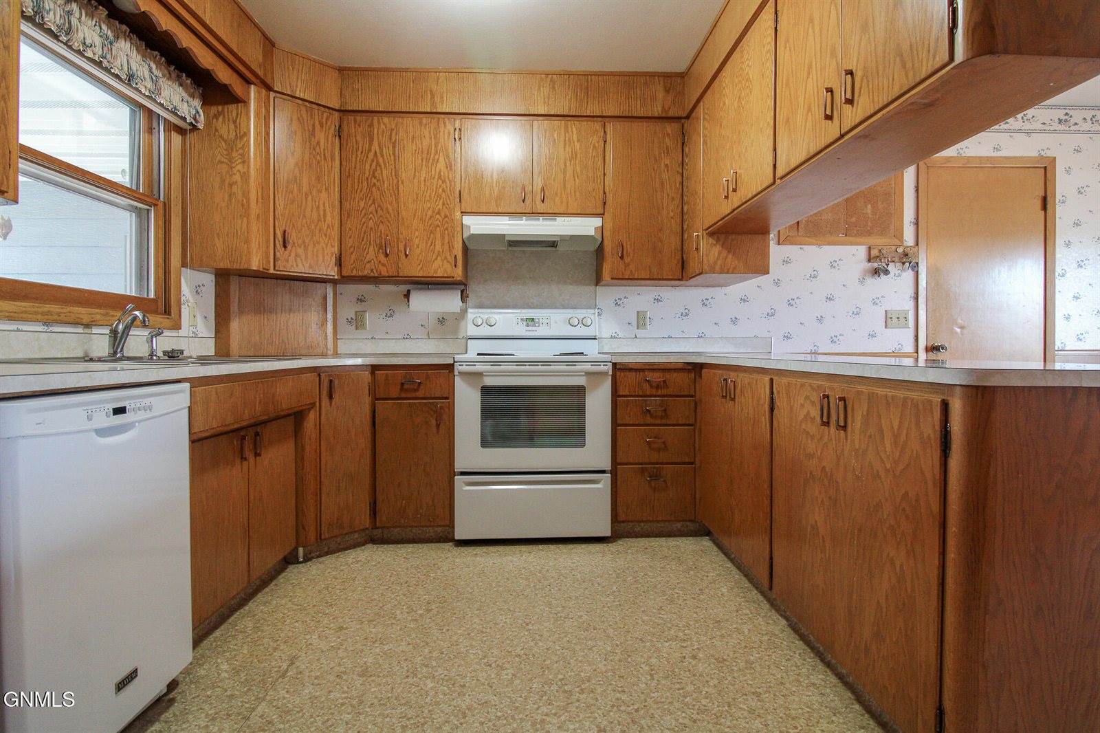 2105 3rd Street North, Bismarck, ND 58501