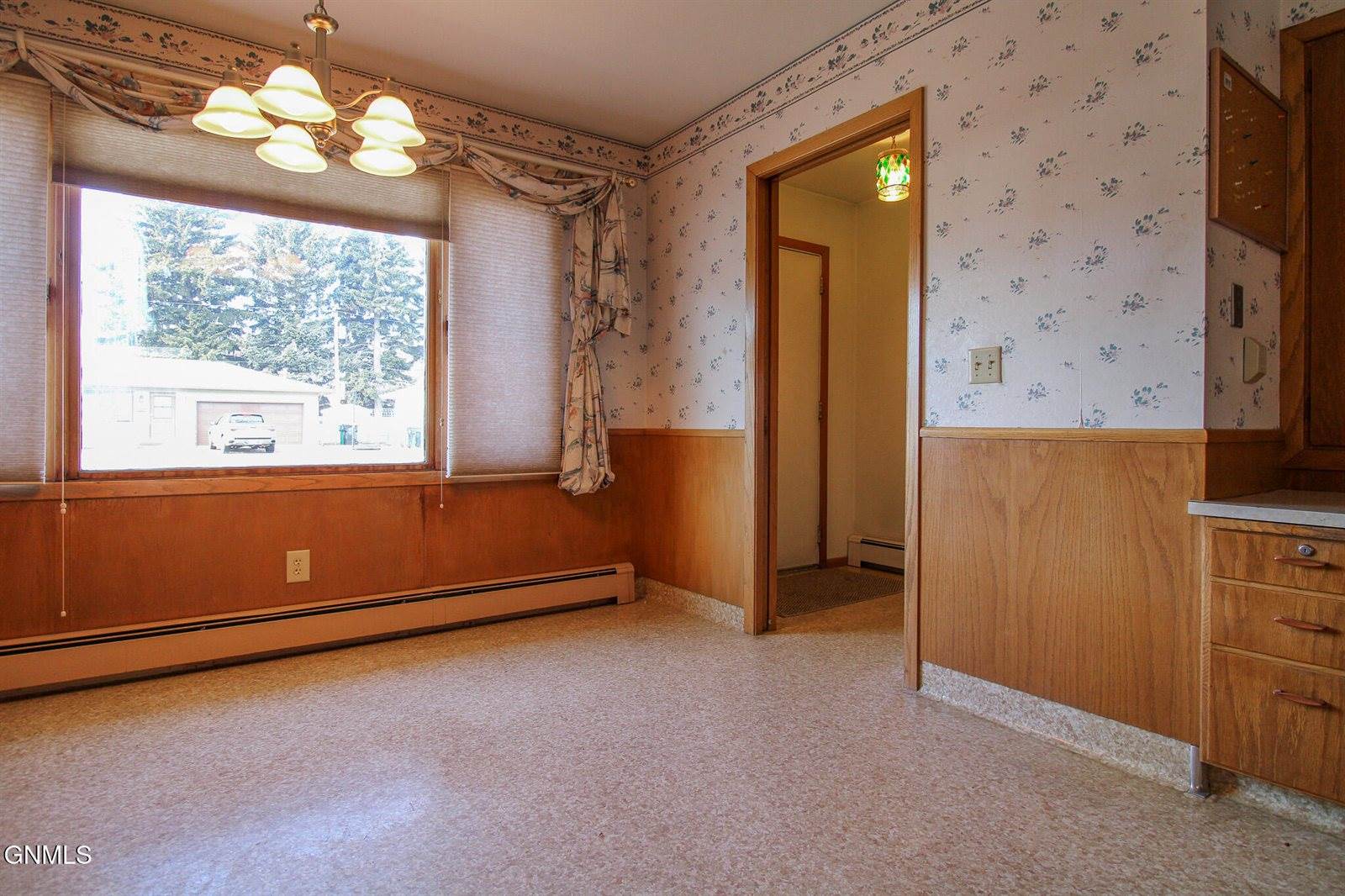 2105 3rd Street North, Bismarck, ND 58501