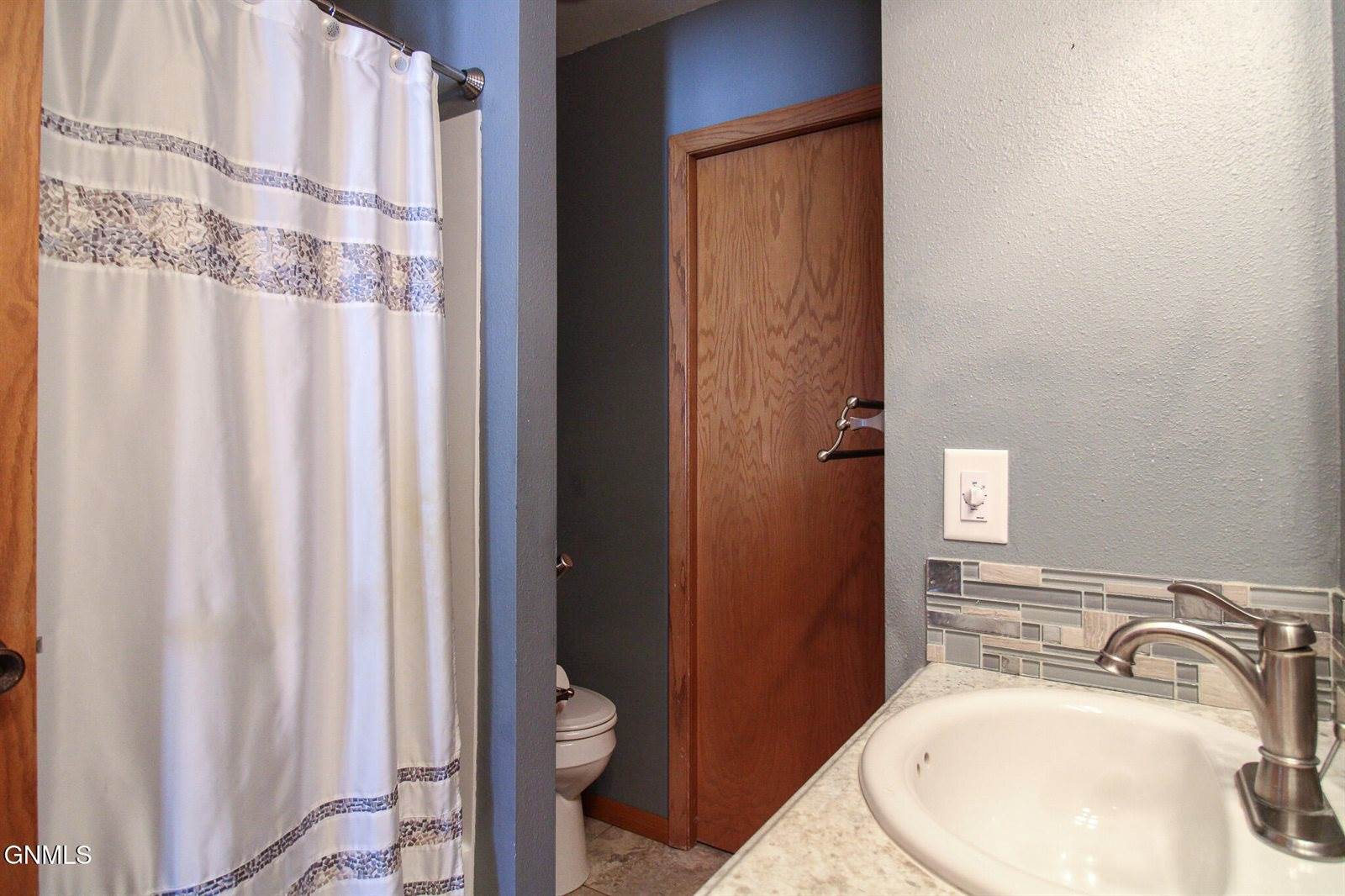 2105 3rd Street North, Bismarck, ND 58501