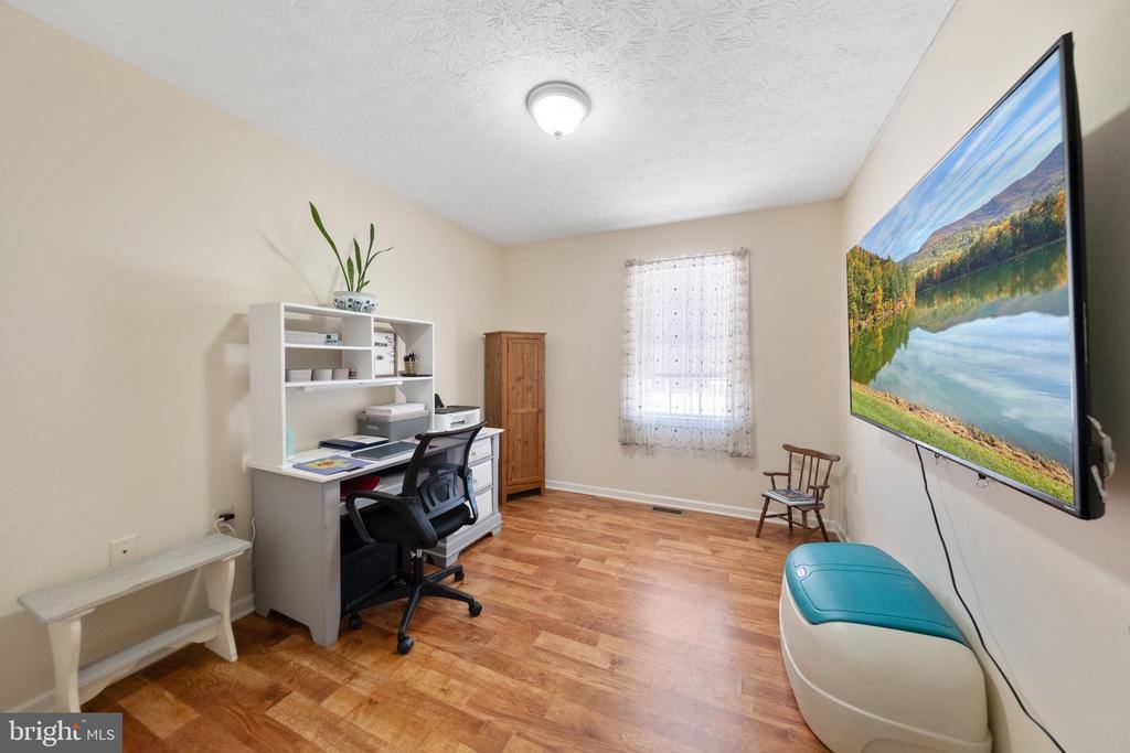 450 Creekside Drive, Luray, VA 22835