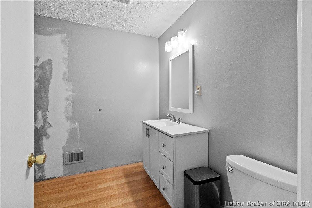 9690 South Voyles Road, Pekin, IN 47165