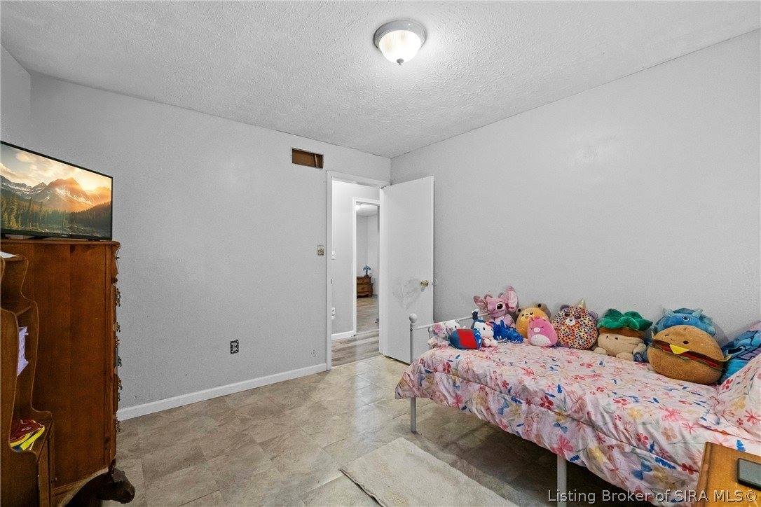 9690 South Voyles Road, Pekin, IN 47165