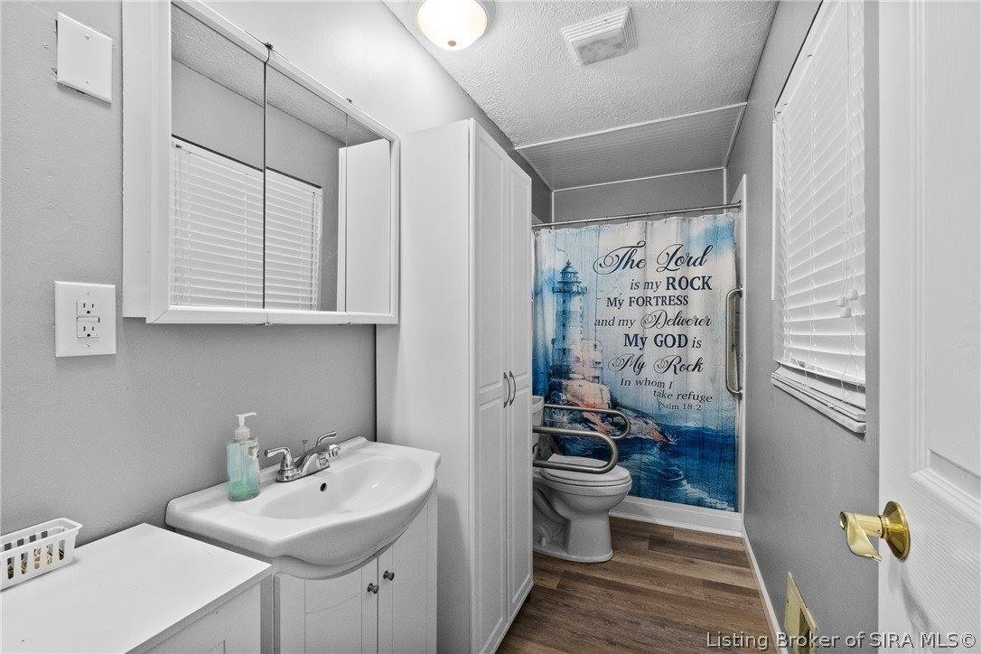 9690 South Voyles Road, Pekin, IN 47165