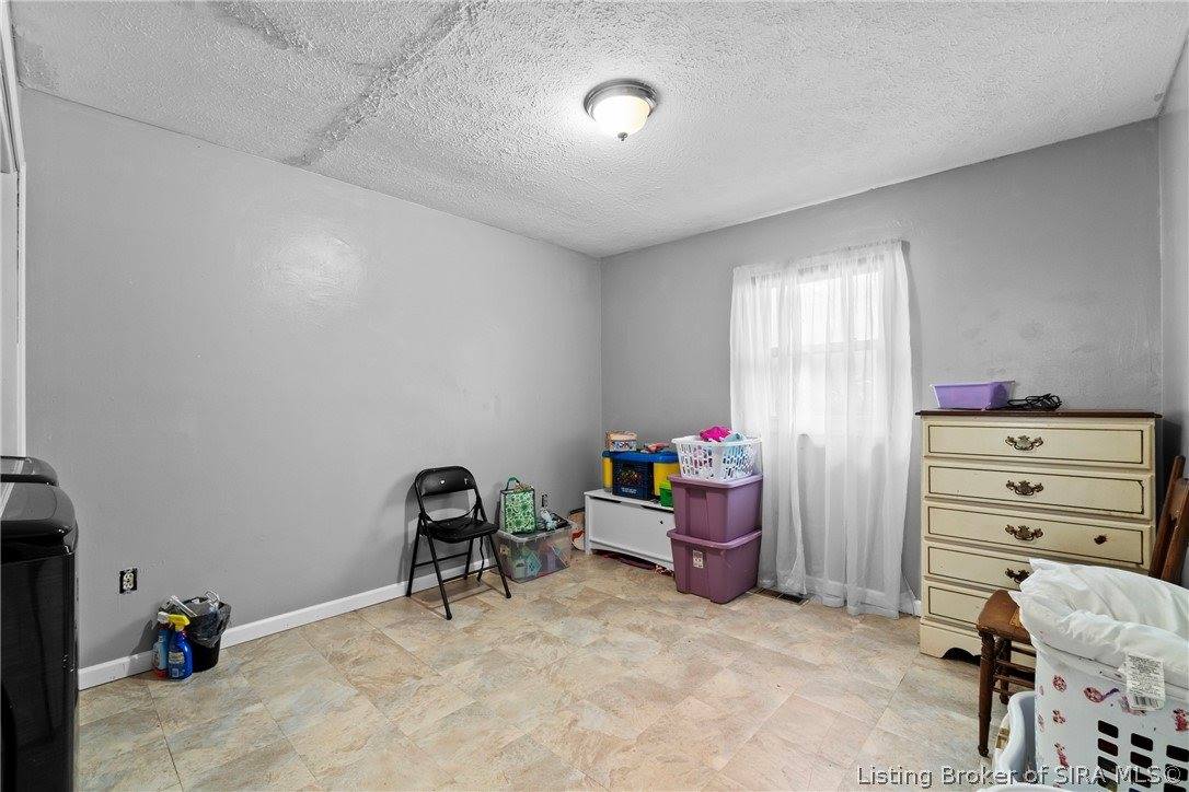 9690 South Voyles Road, Pekin, IN 47165