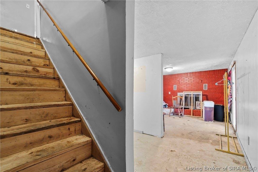 9690 South Voyles Road, Pekin, IN 47165