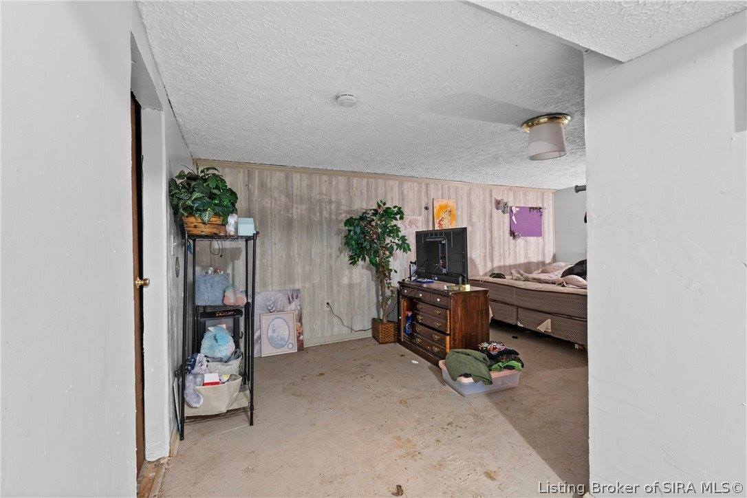 9690 South Voyles Road, Pekin, IN 47165