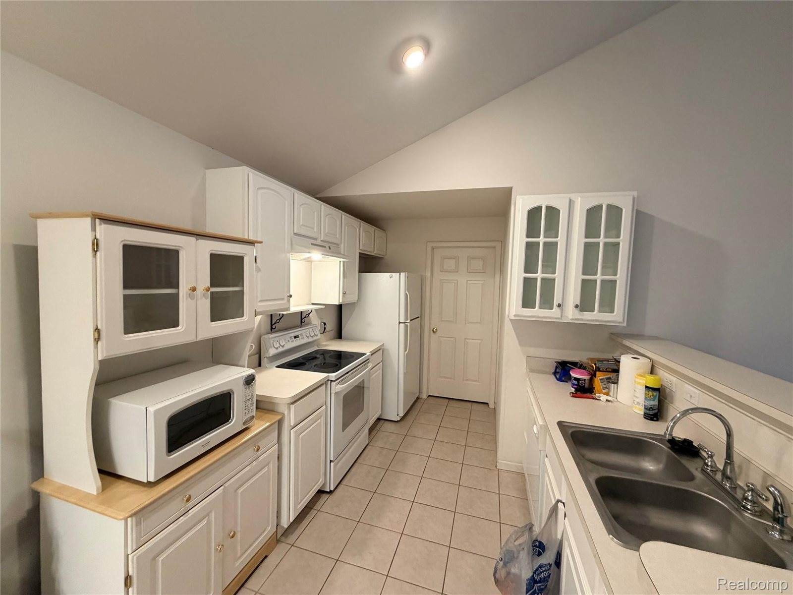 714 Olde English Circle, HowellTownship_Livingston, MI 48855