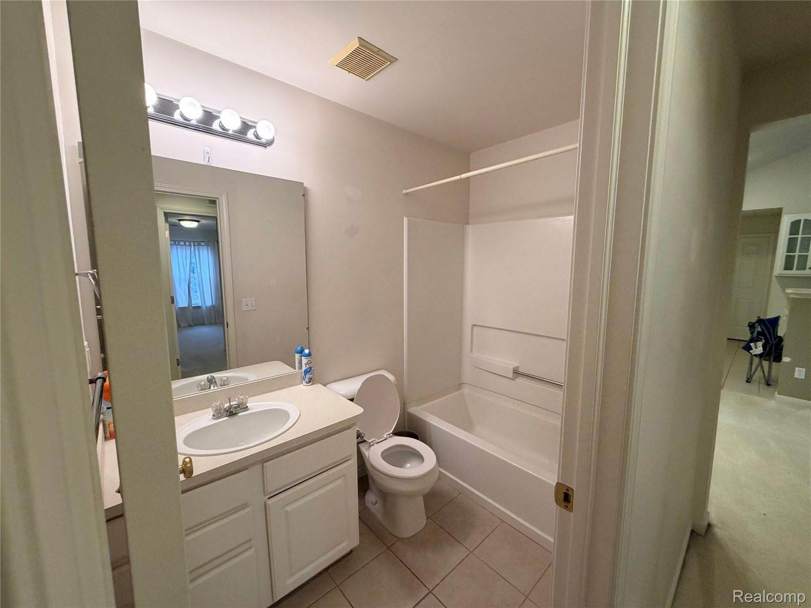 714 Olde English Circle, HowellTownship_Livingston, MI 48855