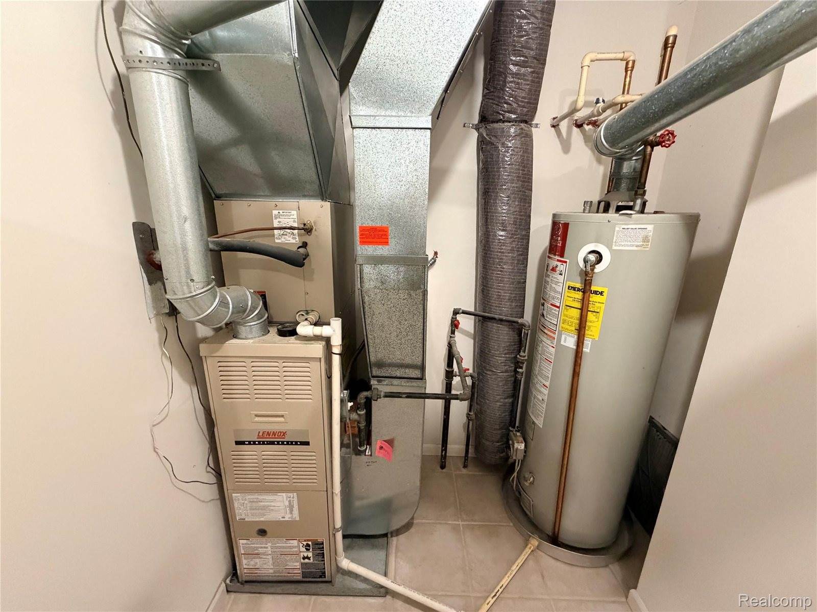 714 Olde English Circle, HowellTownship_Livingston, MI 48855