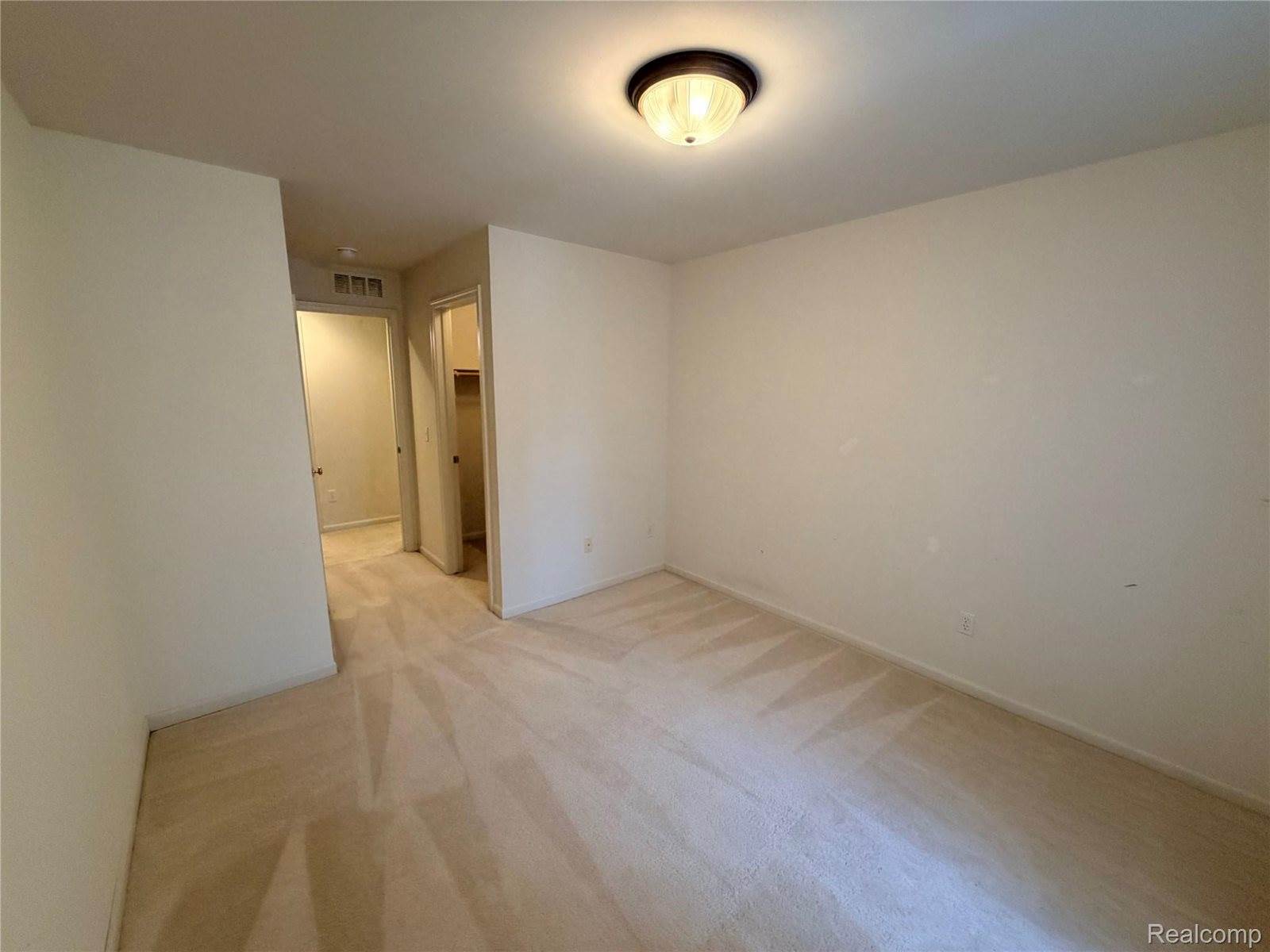 714 Olde English Circle, HowellTownship_Livingston, MI 48855