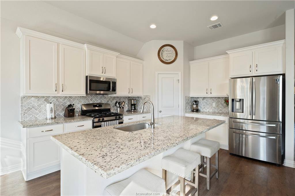 6334 Eldora Drive, College Station, TX 77845