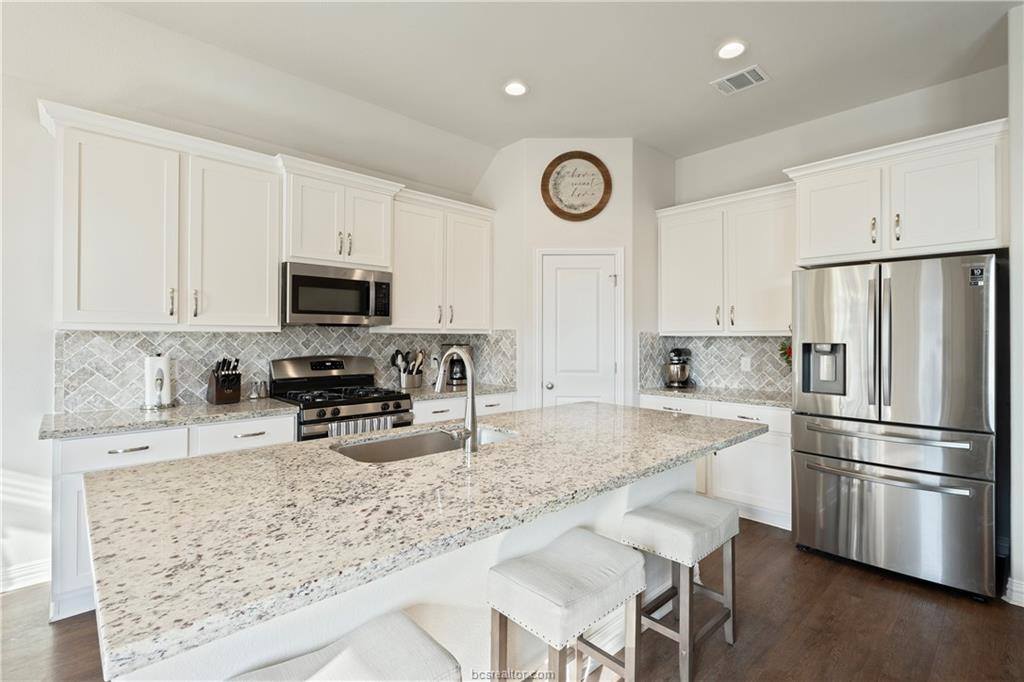 6334 Eldora Drive, College Station, TX 77845