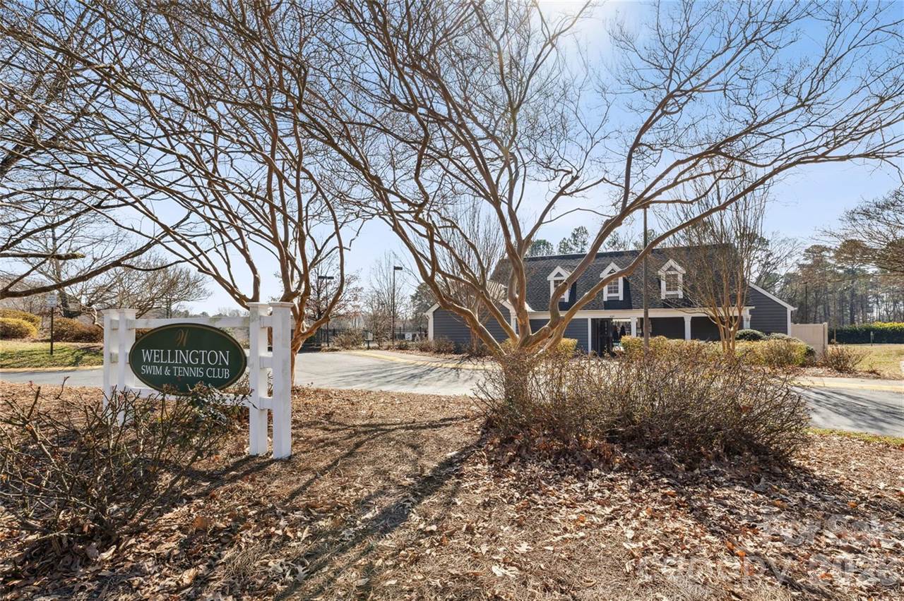 9927 Alden Glen Drive, Charlotte, NC 28269