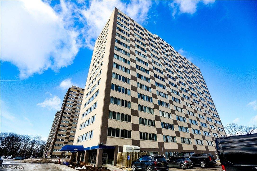 12520 Edgewater Drive, #306, Lakewood, OH 44107