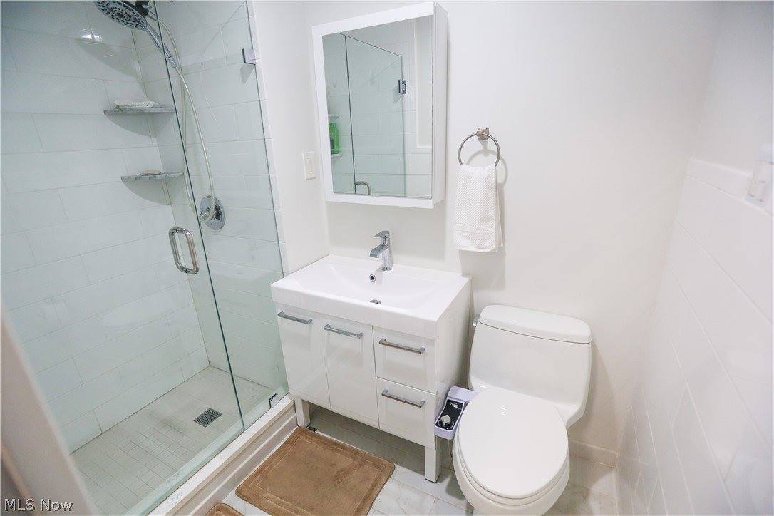 12520 Edgewater Drive, #306, Lakewood, OH 44107