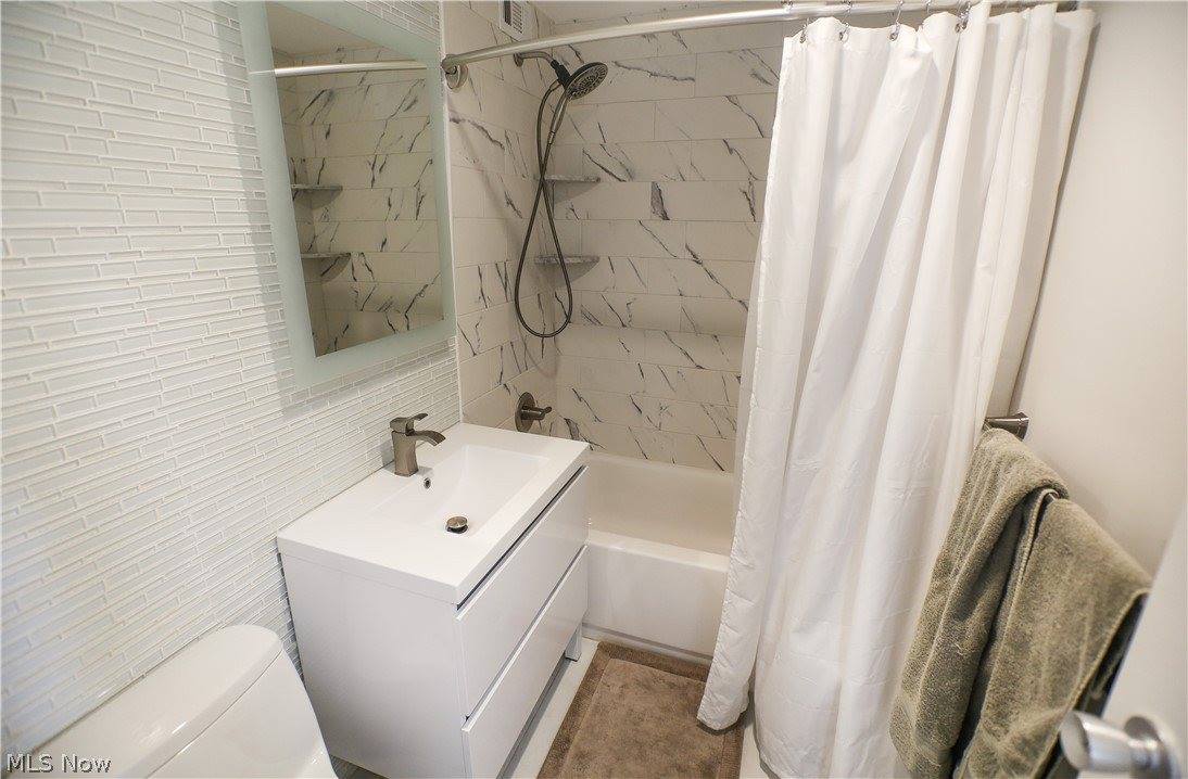 12520 Edgewater Drive, #306, Lakewood, OH 44107