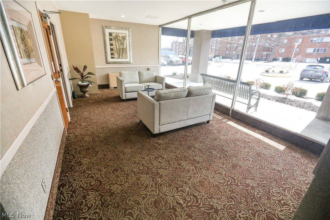 12520 Edgewater Drive, #306, Lakewood, OH 44107