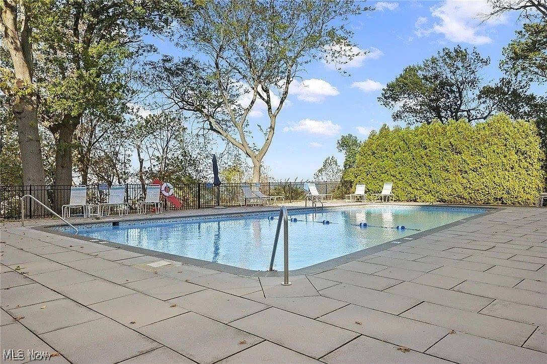 12520 Edgewater Drive, #306, Lakewood, OH 44107