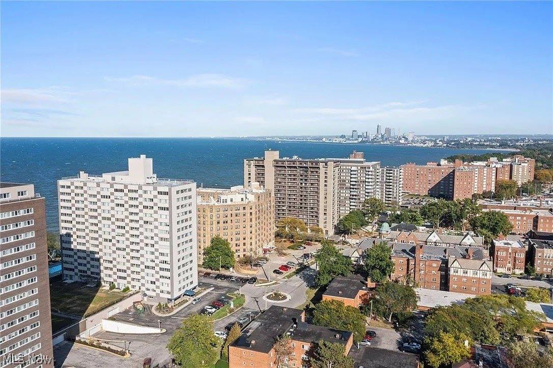 12520 Edgewater Drive, #306, Lakewood, OH 44107