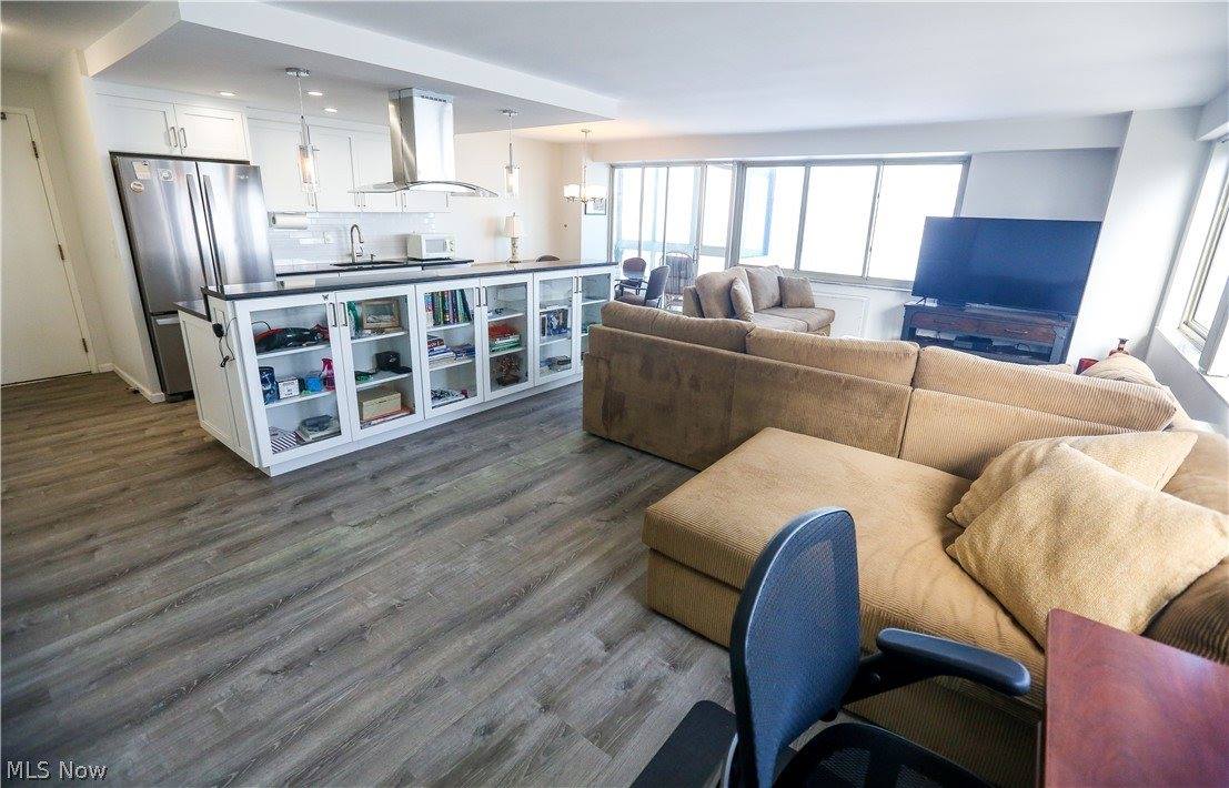 12520 Edgewater Drive, #306, Lakewood, OH 44107