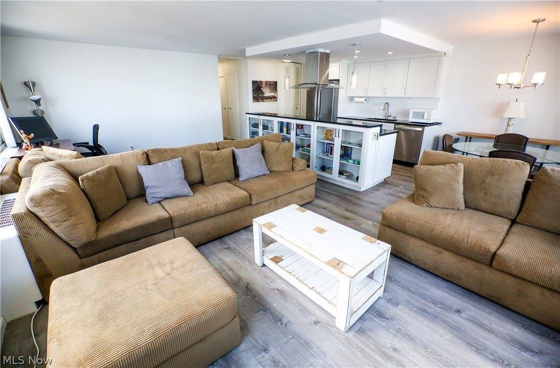 12520 Edgewater Drive, #306, Lakewood, OH 44107