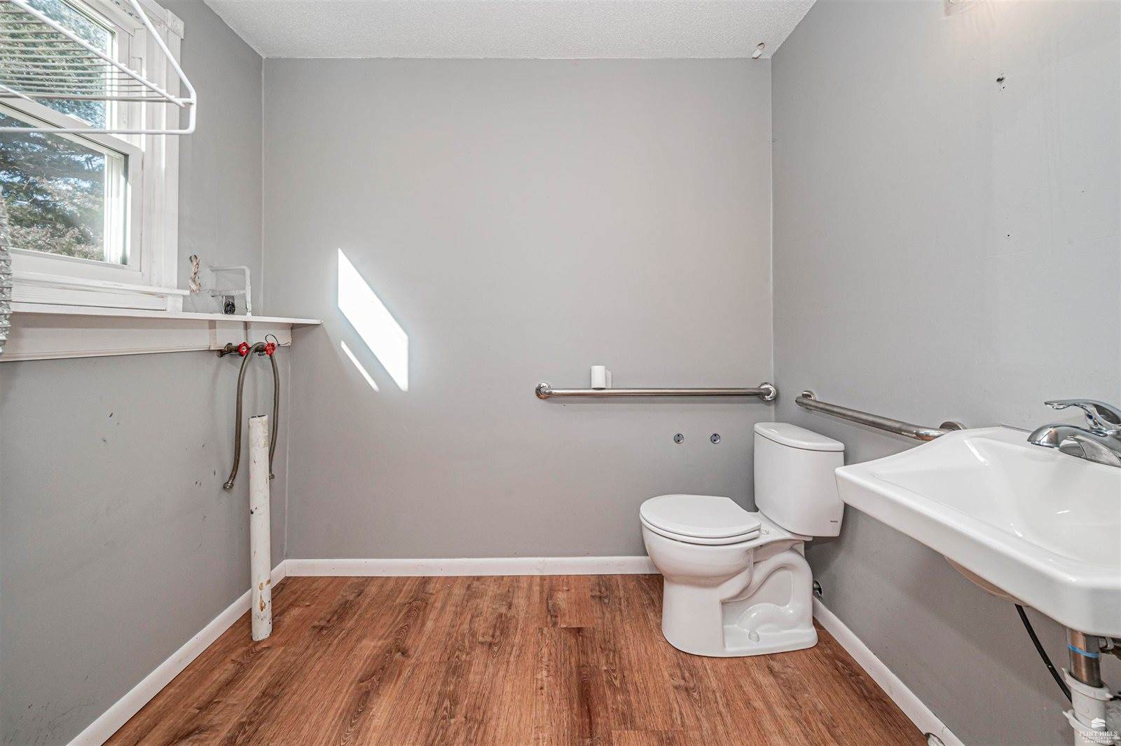 3409 Cedar Lane, Milford, KS 66514