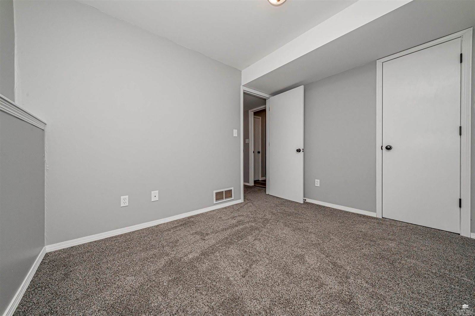 237 Robin Hood Drive, Junction City, KS 66441