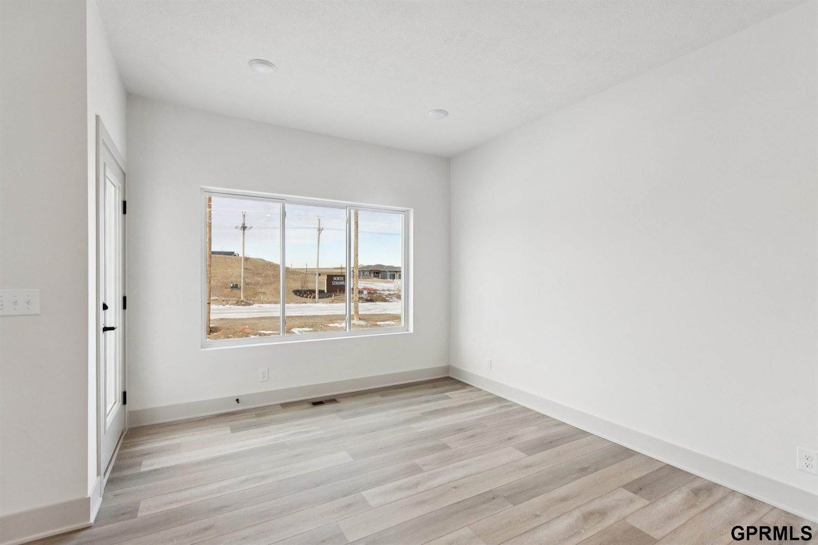 20108 R Street, Omaha, NE 68135