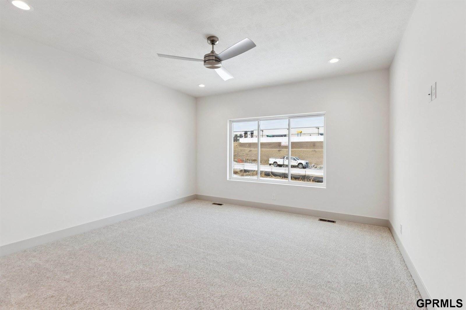 20108 R Street, Omaha, NE 68135