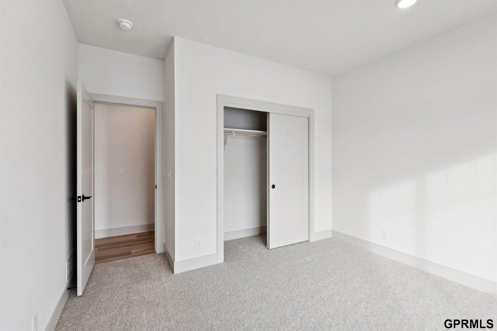 20108 R Street, Omaha, NE 68135