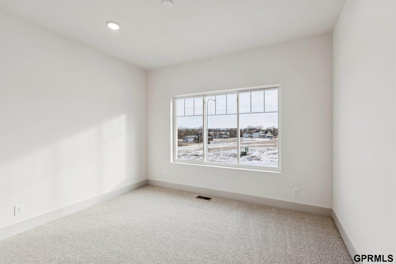 20108 R Street, Omaha, NE 68135