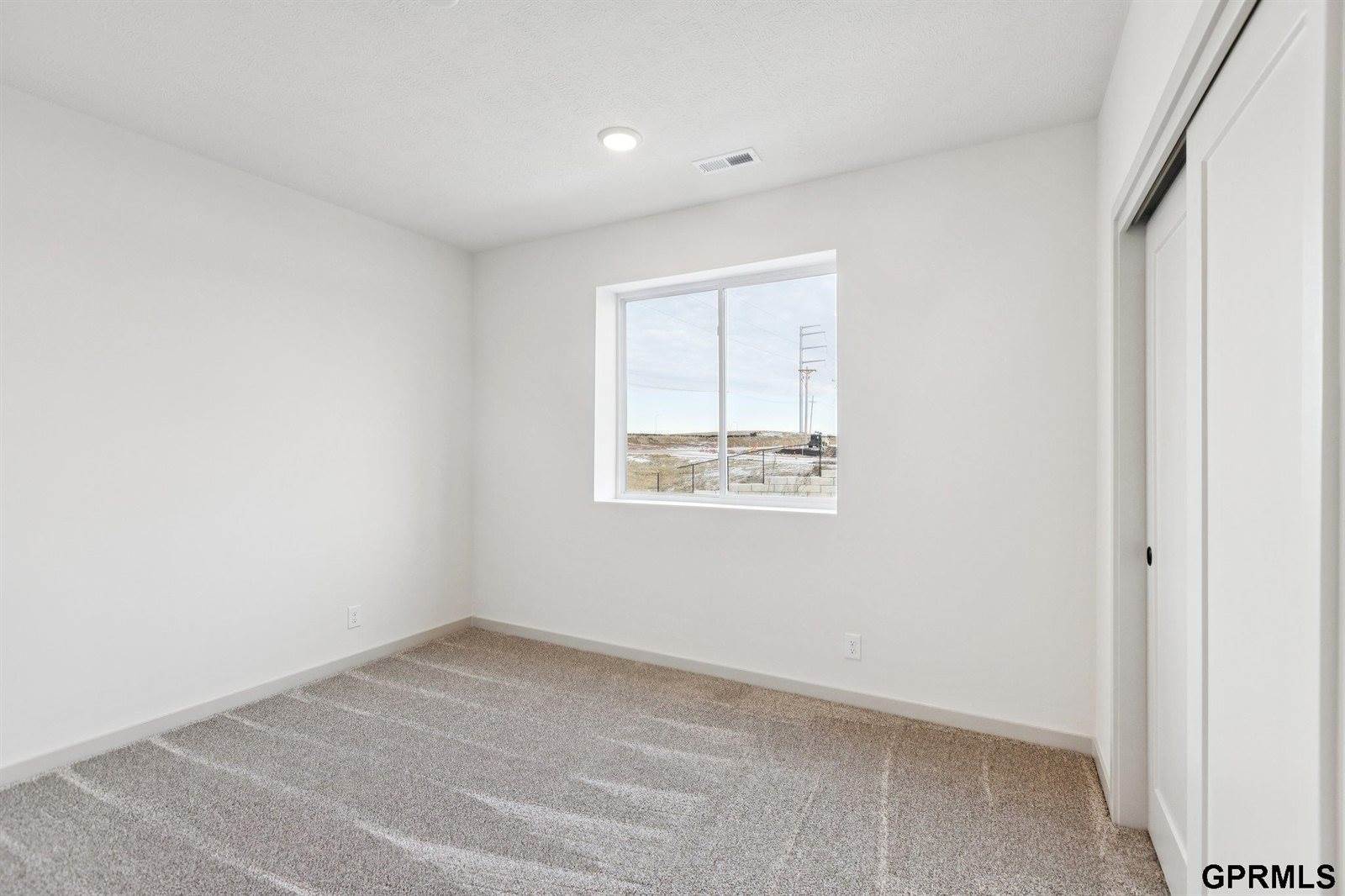 20108 R Street, Omaha, NE 68135