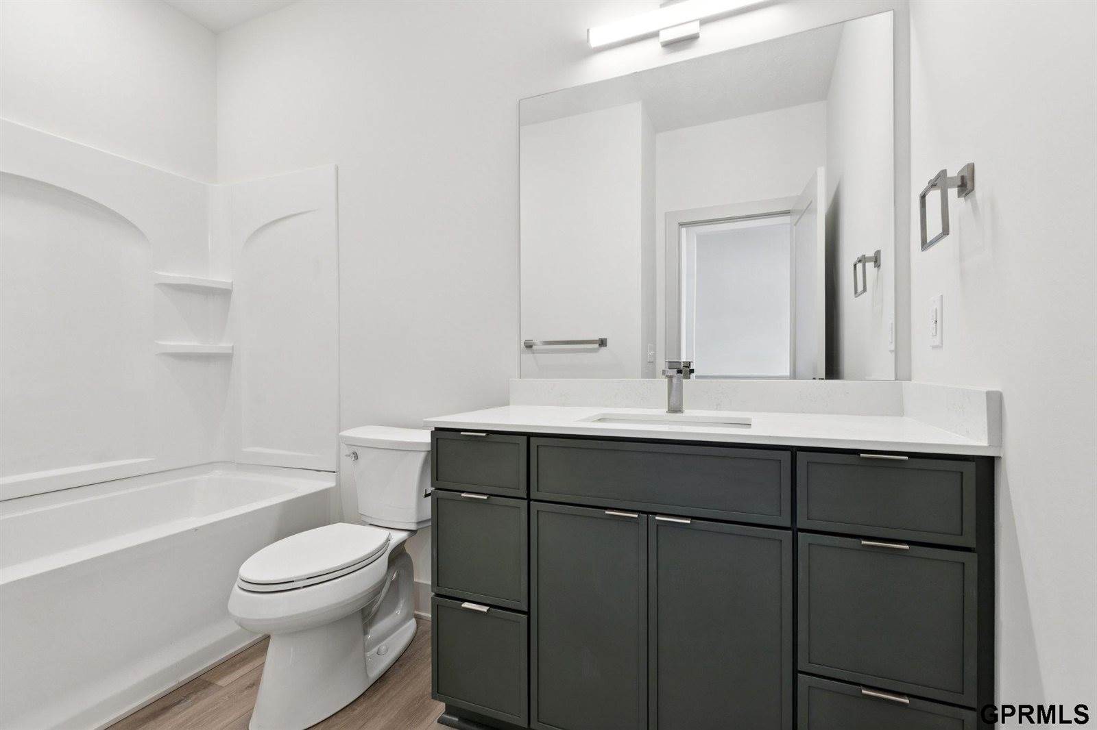 20108 R Street, Omaha, NE 68135