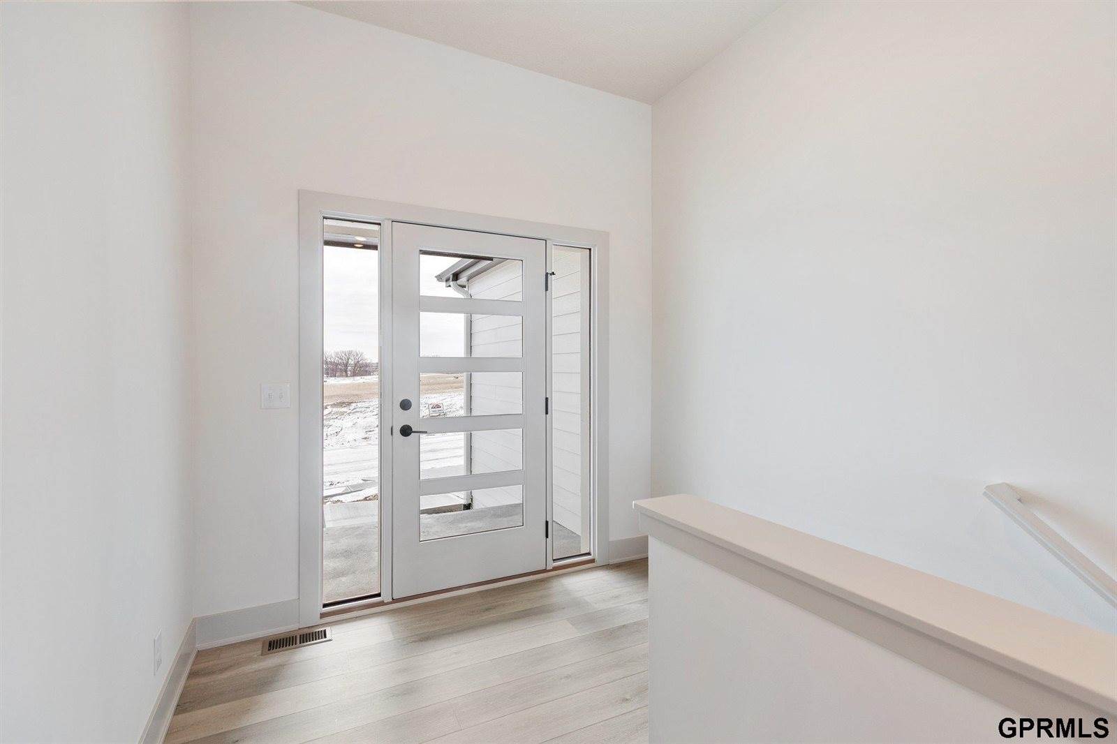 20108 R Street, Omaha, NE 68135