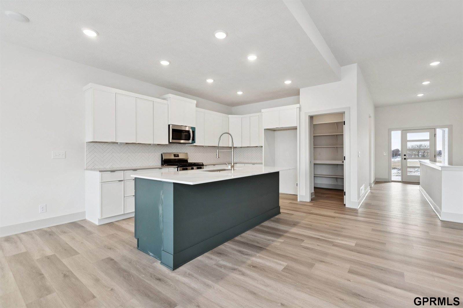 20108 R Street, Omaha, NE 68135