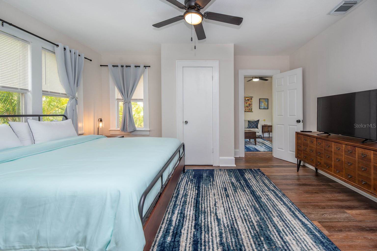 945 13TH Street North, Saint Petersburg, FL 33705