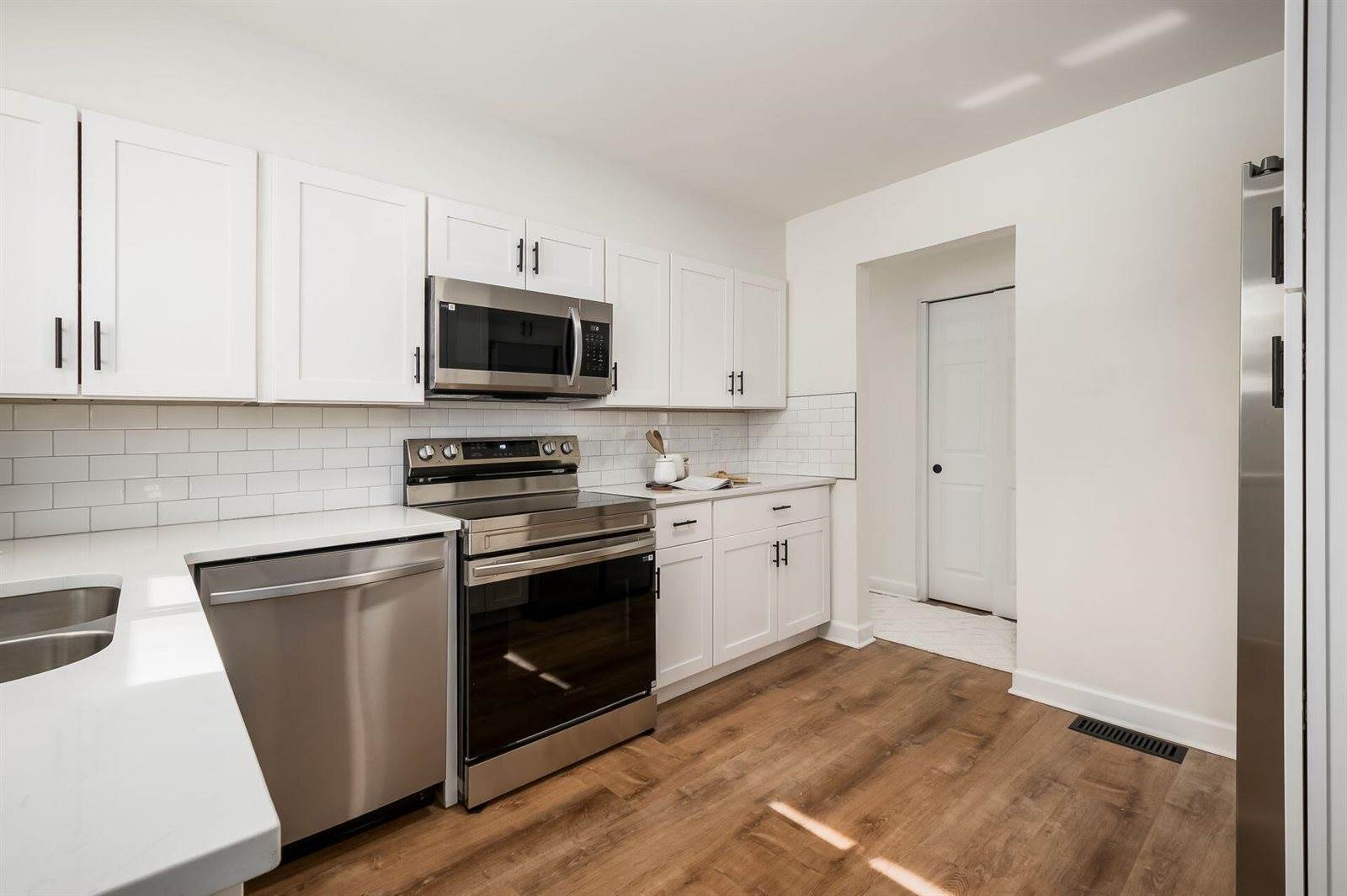 2585 Eakin Road, Columbus, OH 43204