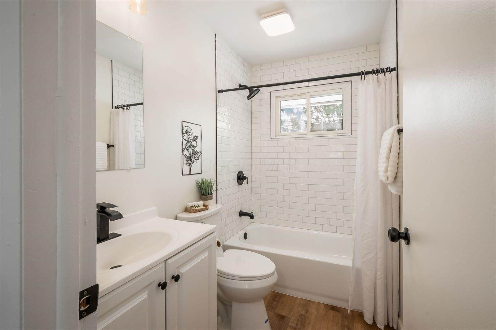 2585 Eakin Road, Columbus, OH 43204