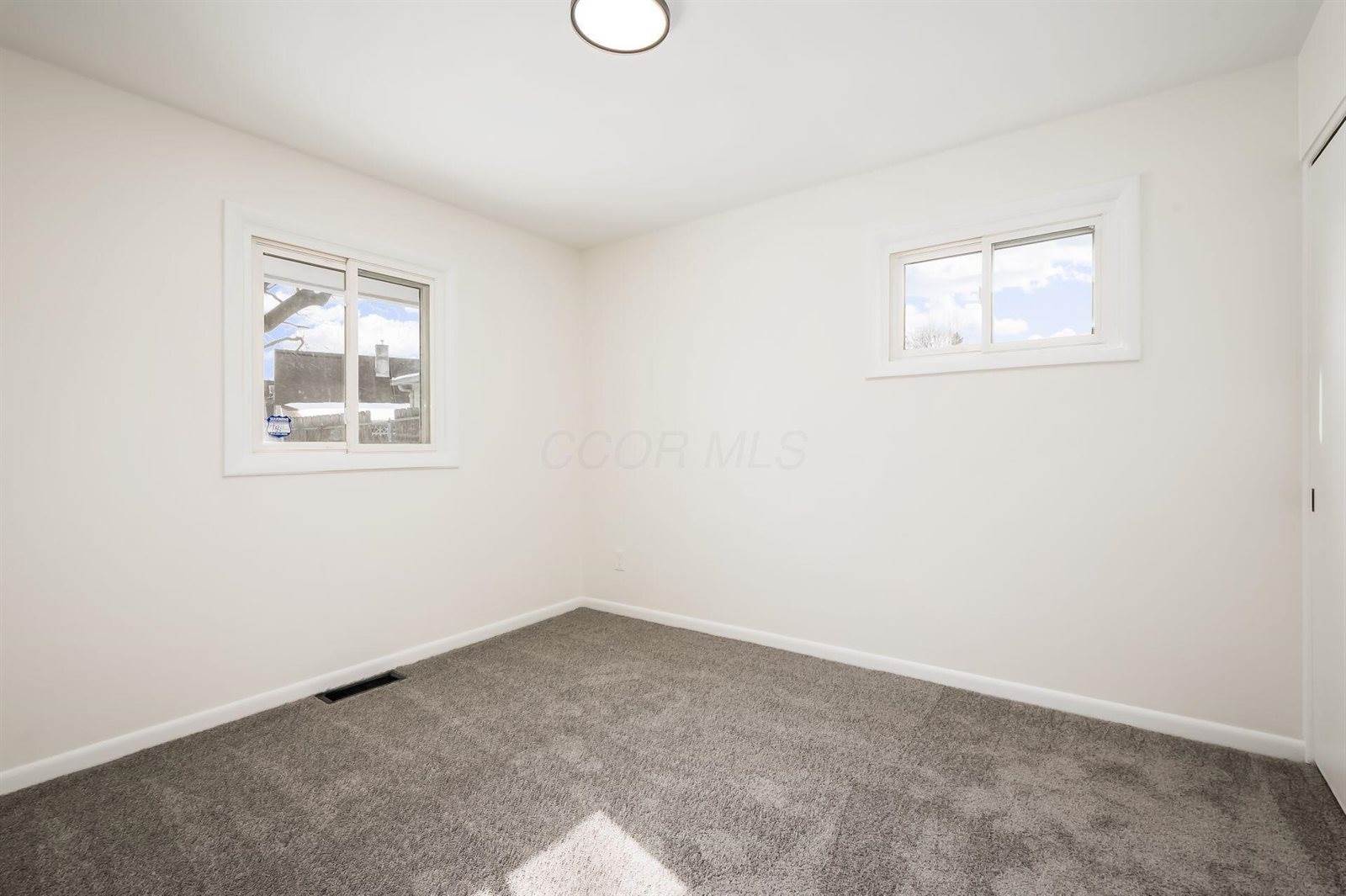 2585 Eakin Road, Columbus, OH 43204