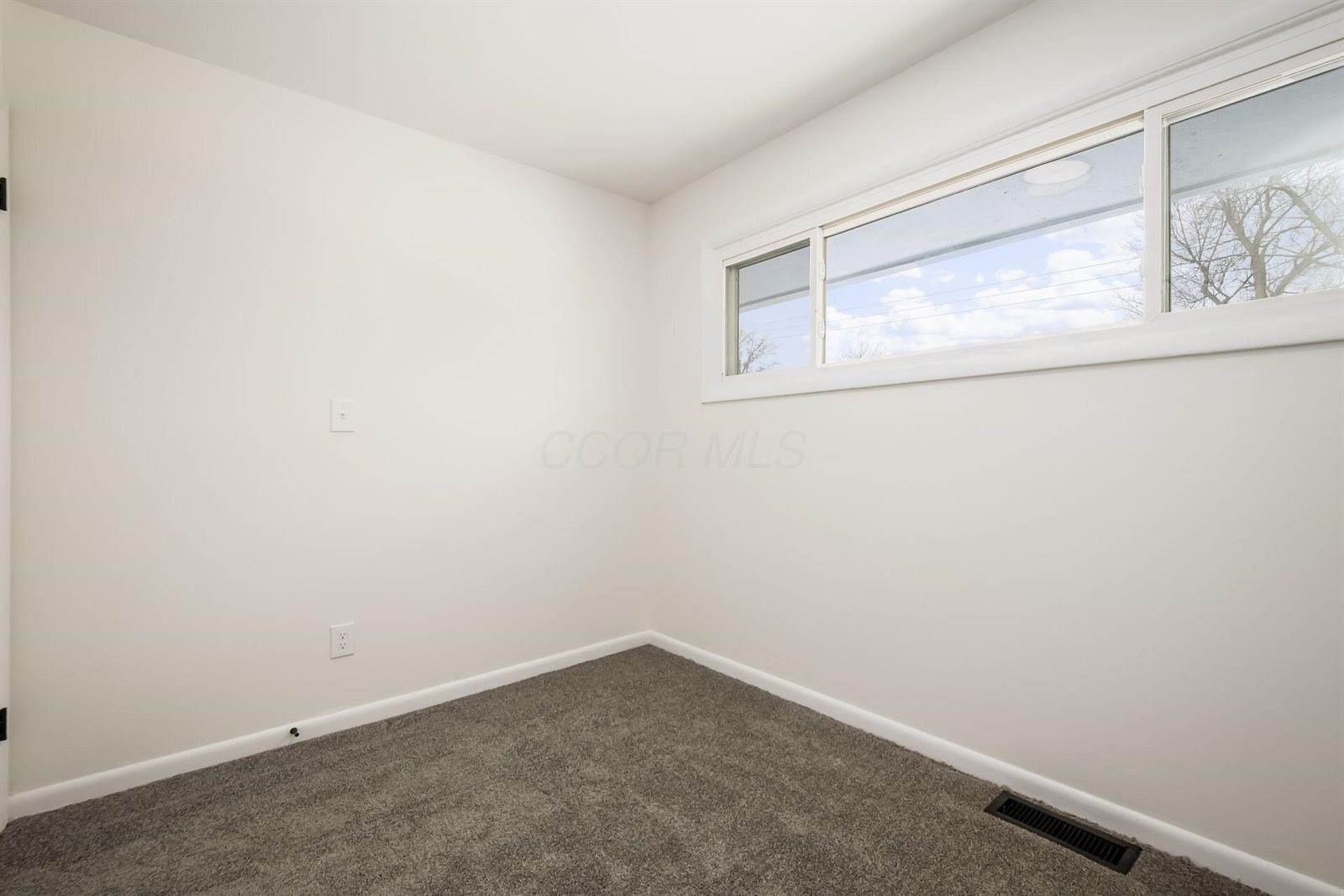 2585 Eakin Road, Columbus, OH 43204