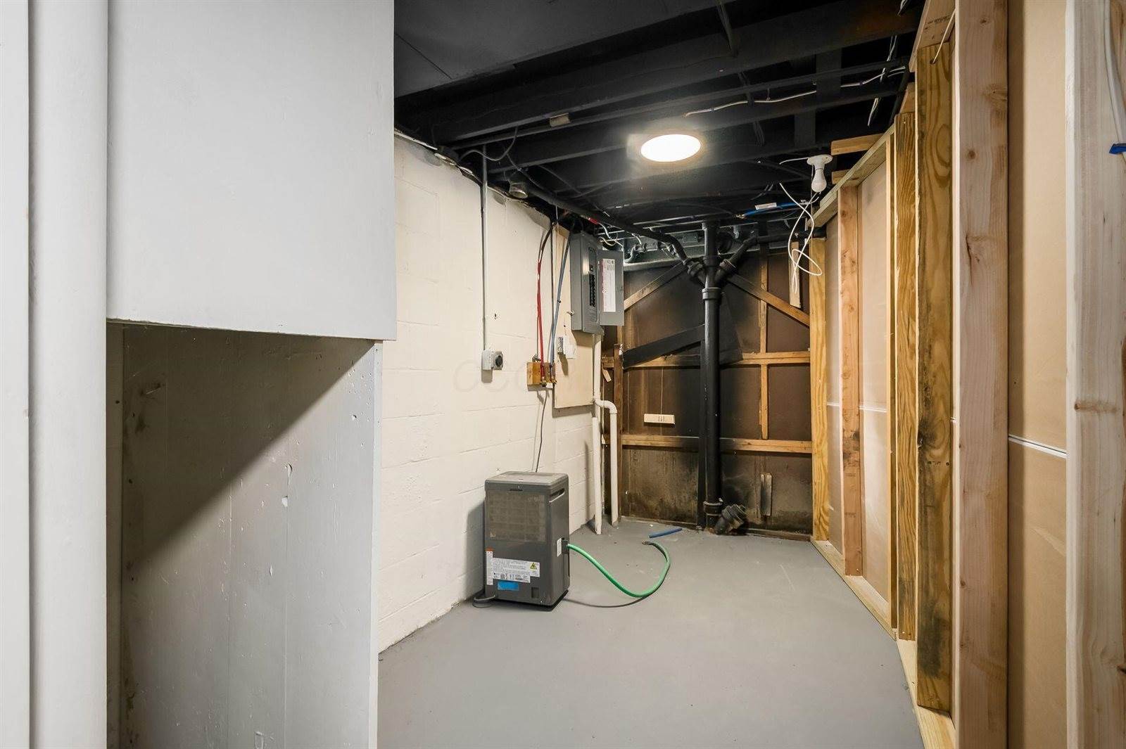 2585 Eakin Road, Columbus, OH 43204