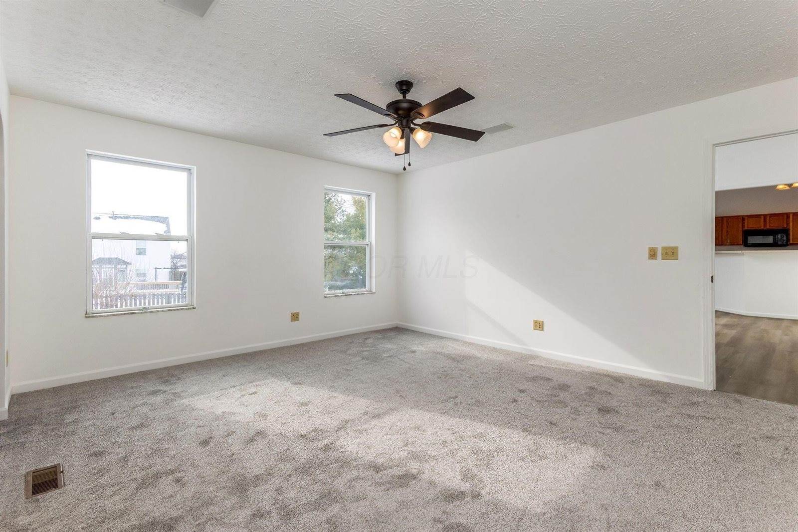 260 North Bend Drive, Pataskala, OH 43062