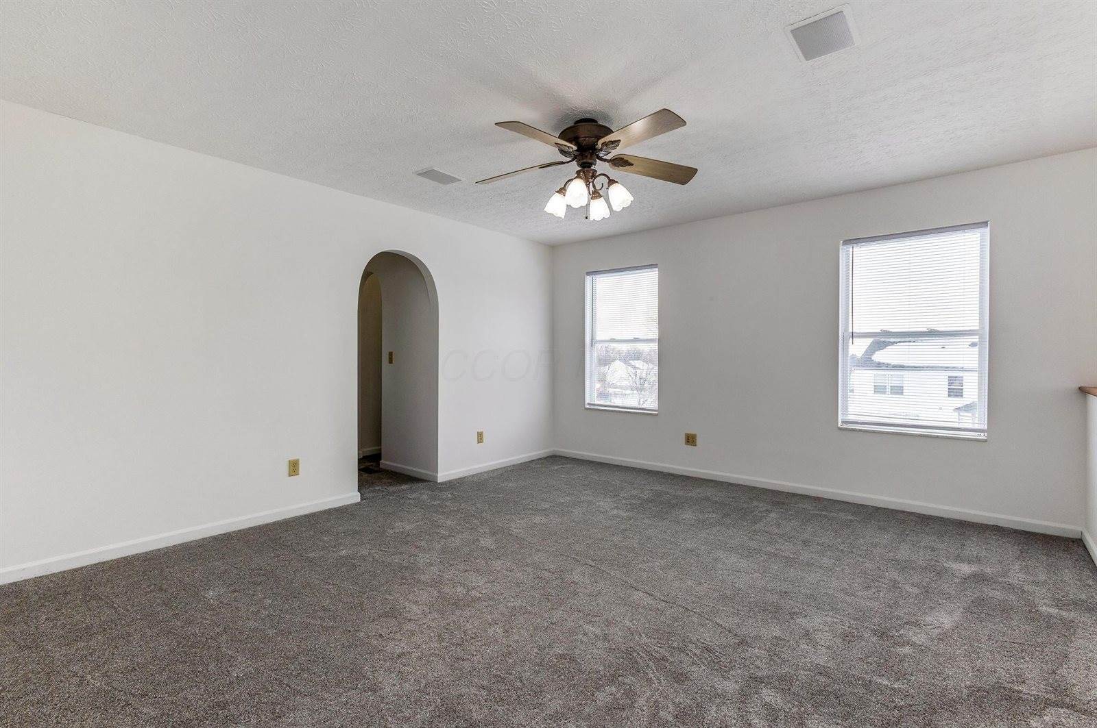 260 North Bend Drive, Pataskala, OH 43062