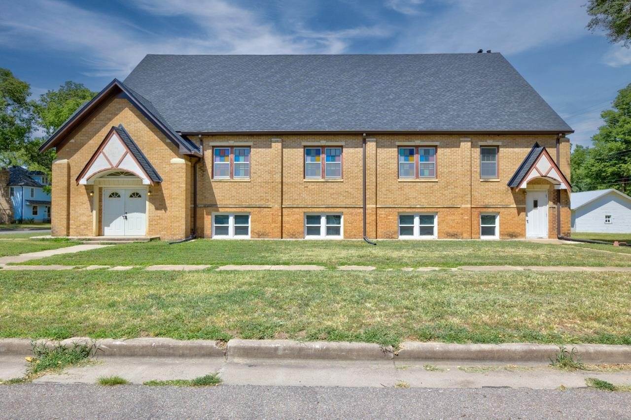 1020 East 12th Ave, Winfield, KS 67156