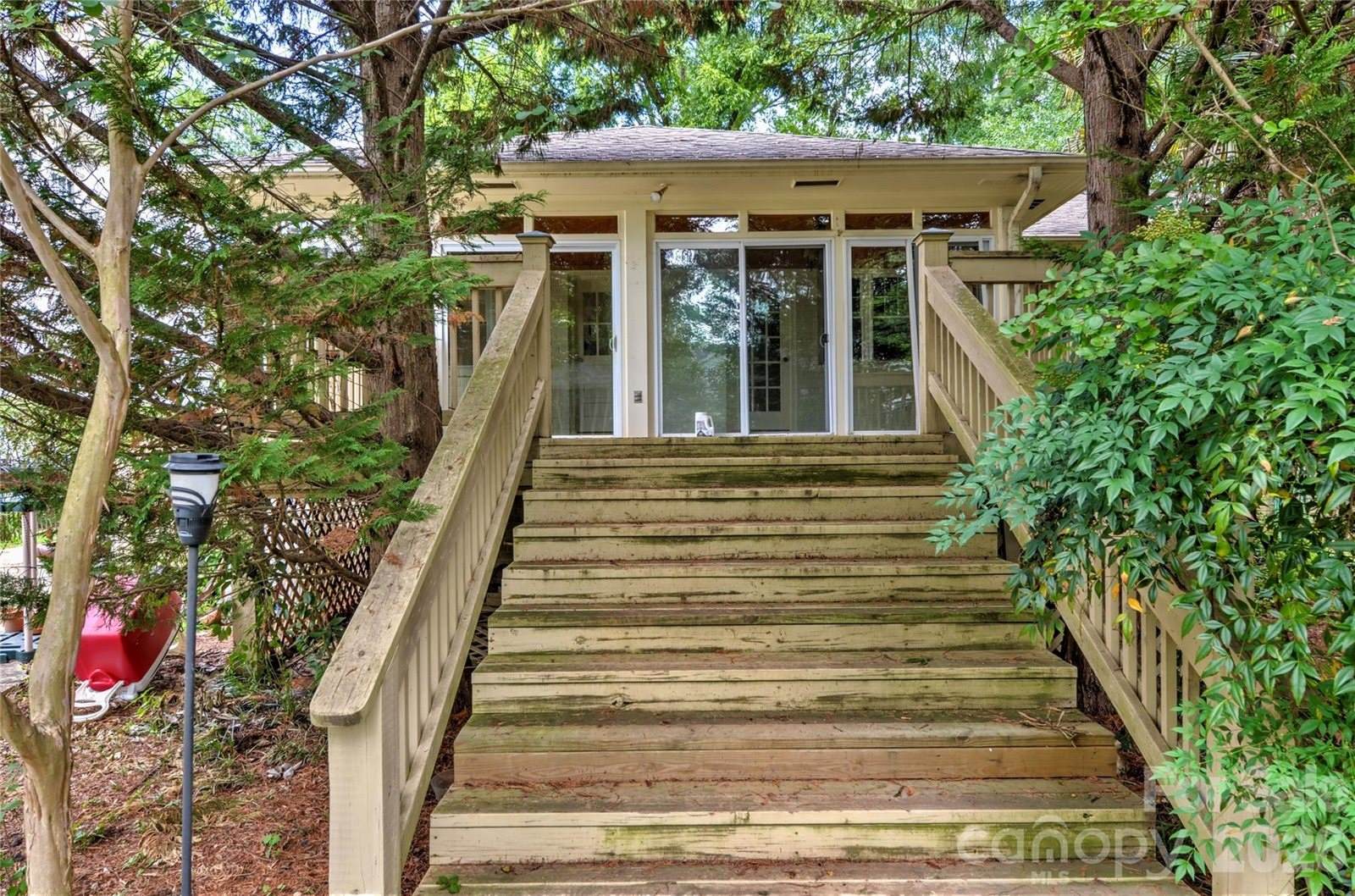 1960 Maryland Avenue, Charlotte, NC 28209